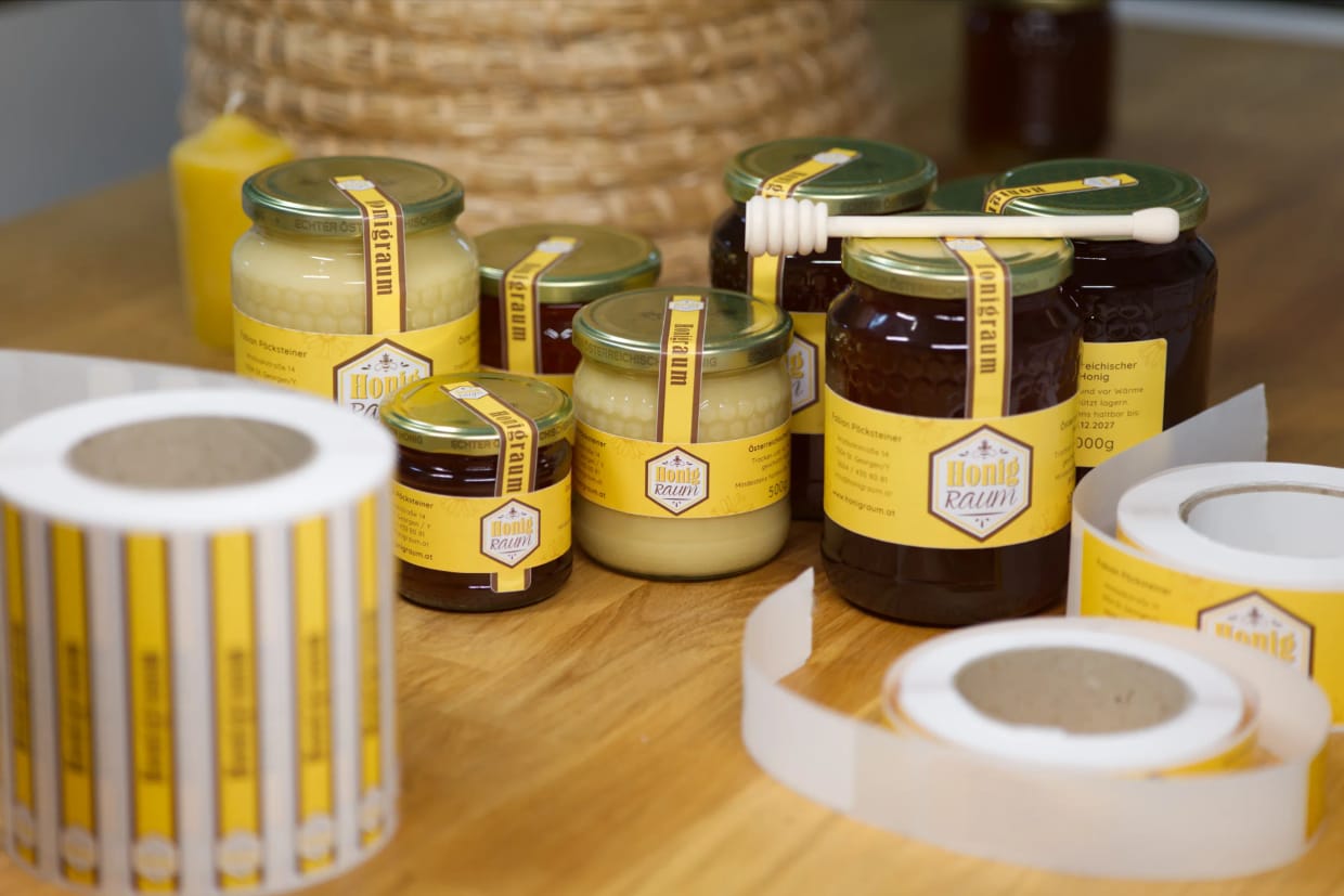 Honigraum jars with the newly designed labels